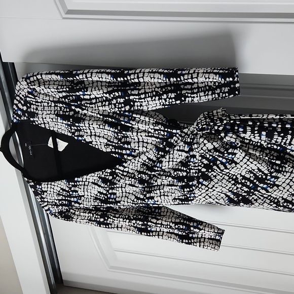 Wrap dress with 3/4 sleeve - Picture 3 of 4